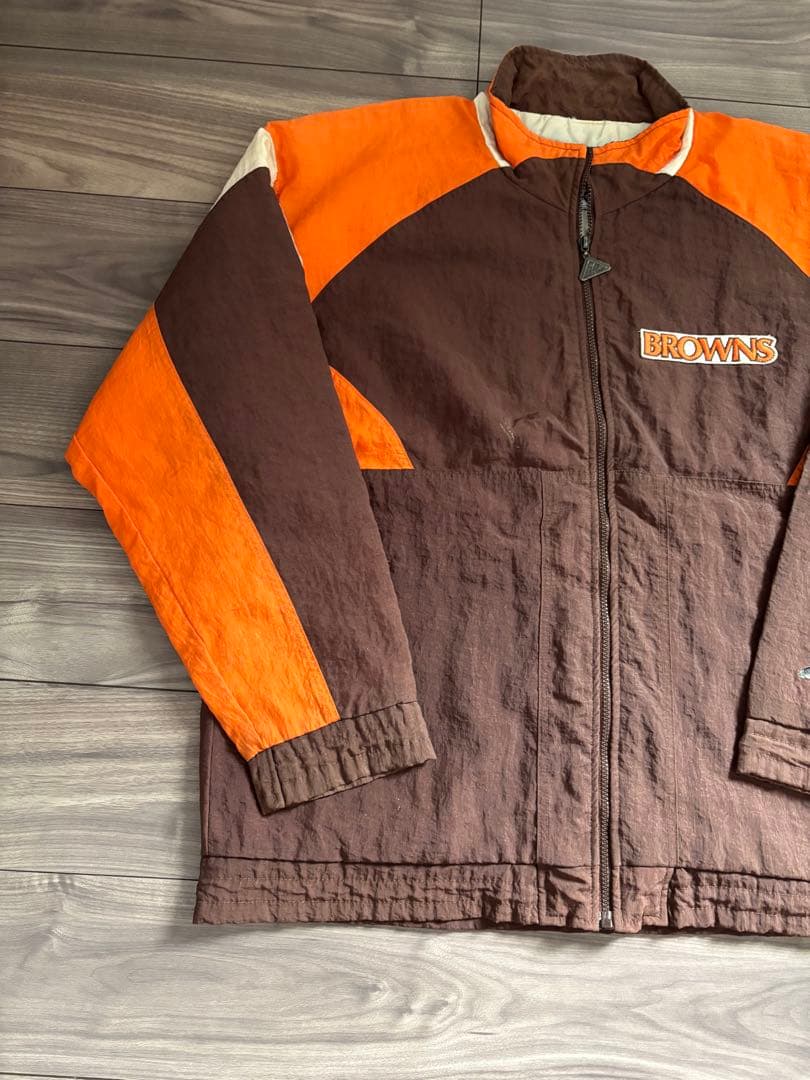 BROWNS ナイロンジャケット　アメフトNFL 中綿ジャケット