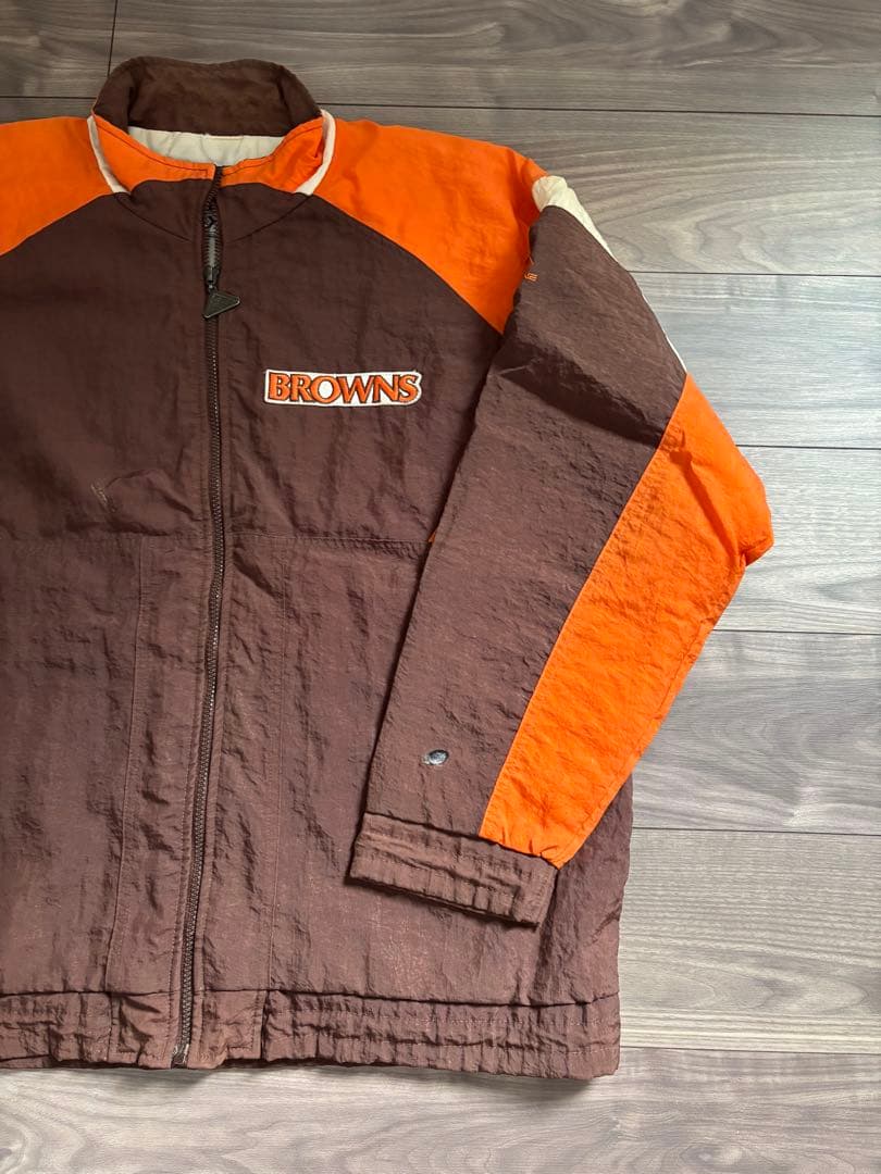 BROWNS ナイロンジャケット　アメフトNFL 中綿ジャケット