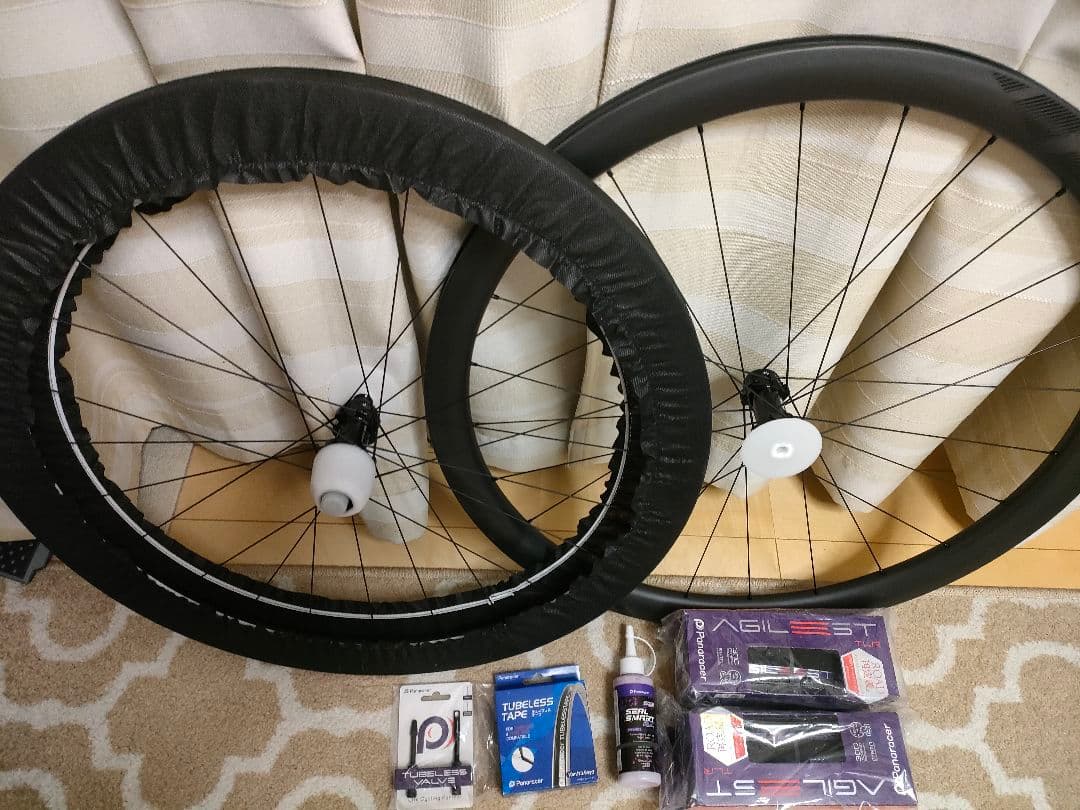 【未使用】カーボンホイール700C（ディスク）＋タイヤ（チューブレスレディ一式）
