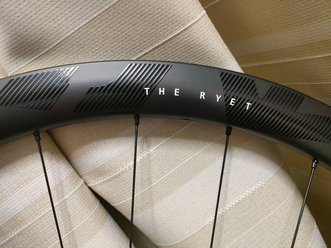 【未使用】カーボンホイール700C（ディスク）＋タイヤ（チューブレスレディ一式）