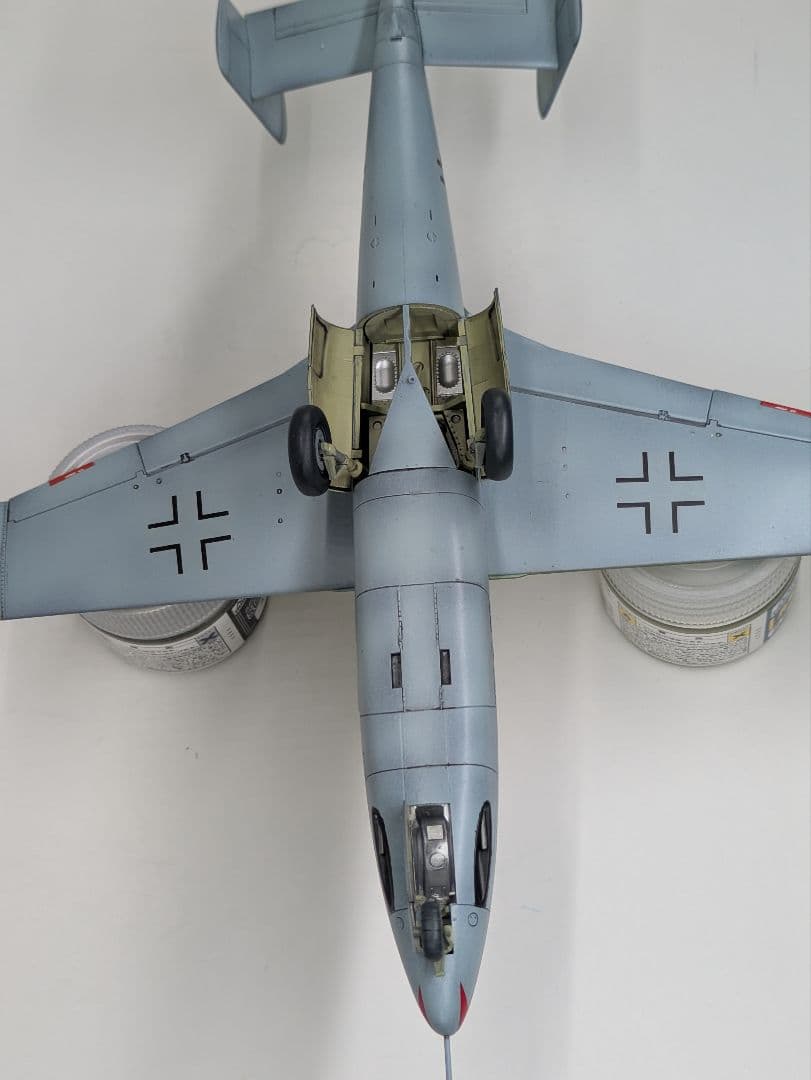 1/48ドイツ空軍戦闘機　ハインケルHe162 A-2 “サラマンダー“ 完成品