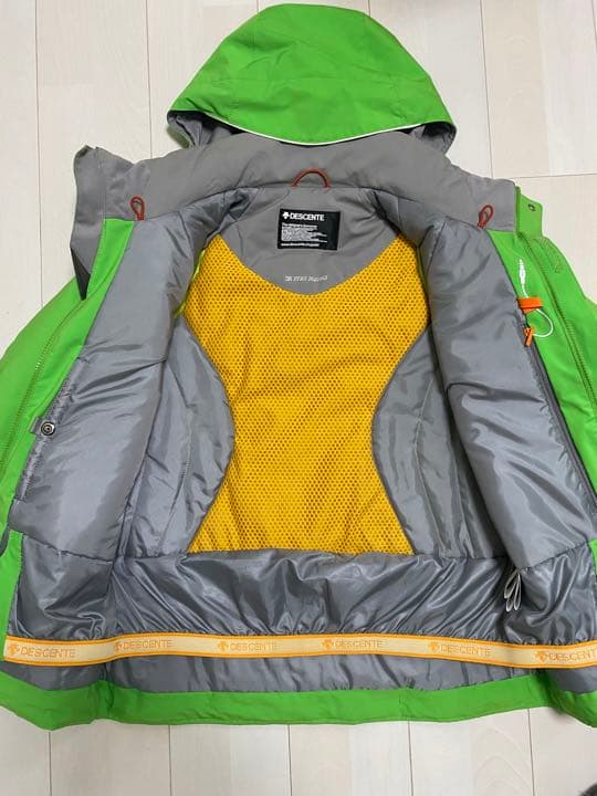 スキーウェア　デサント　破損箇所有り
