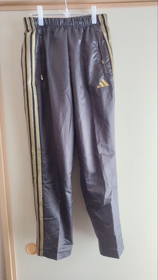adidasセットアップ上下ウインドスーツ、ブラックゴールドL