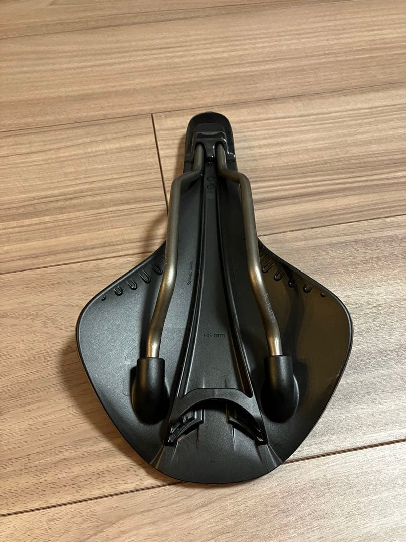 「美品」fi'zi:k (フィジーク)サドル VERSUS EVO 149mm