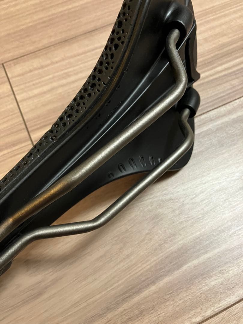 「美品」fi'zi:k (フィジーク)サドル VERSUS EVO 149mm