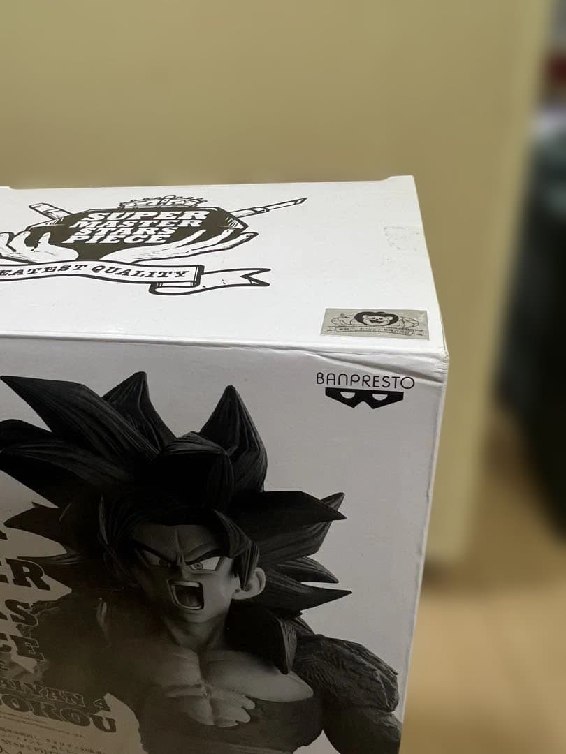 ドラゴンボール　超サイヤ人4孫悟空 フィギュア
