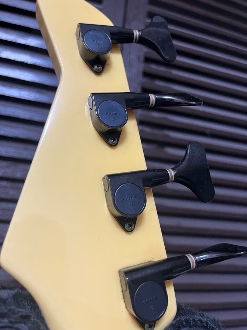 FERNANDES エレキベース イエロー