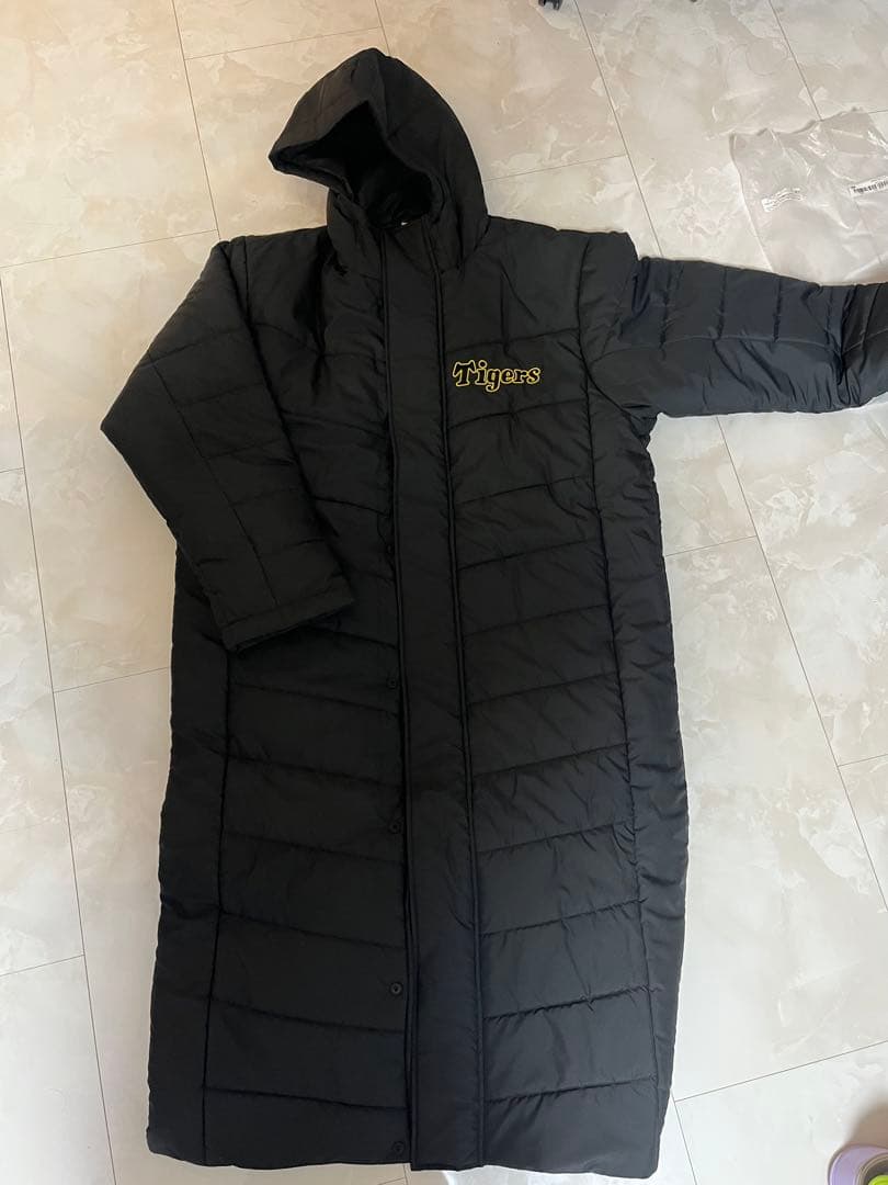 阪神タイガース　ベンチコート　ダウン　サイズO