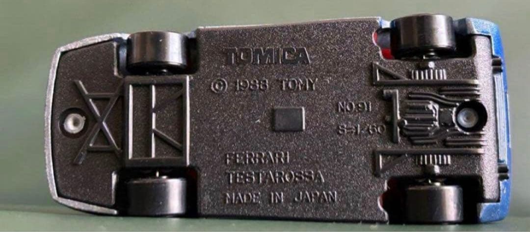 トミカ フェラーリ テスタロッサ アースコマンダー