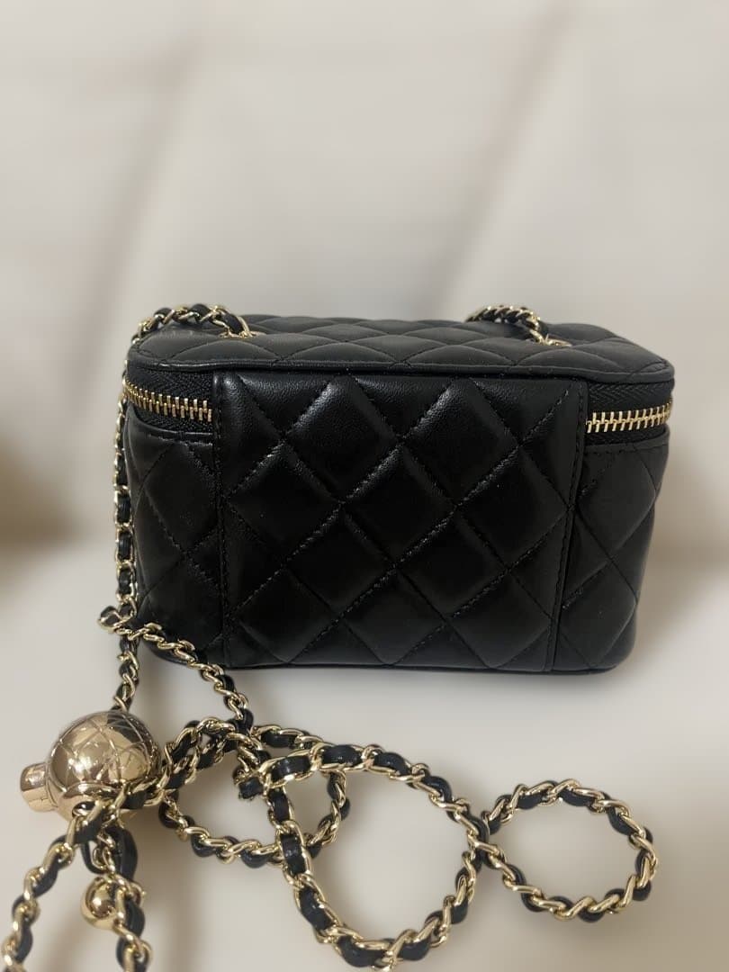 新品CHANEL ブラック キルティング ショルダーバッグ