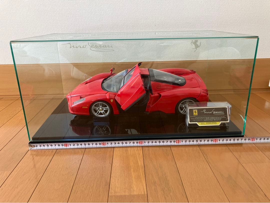 値下げしました。1/10 エンツォフェラーリ完成品 とディスプレイケース