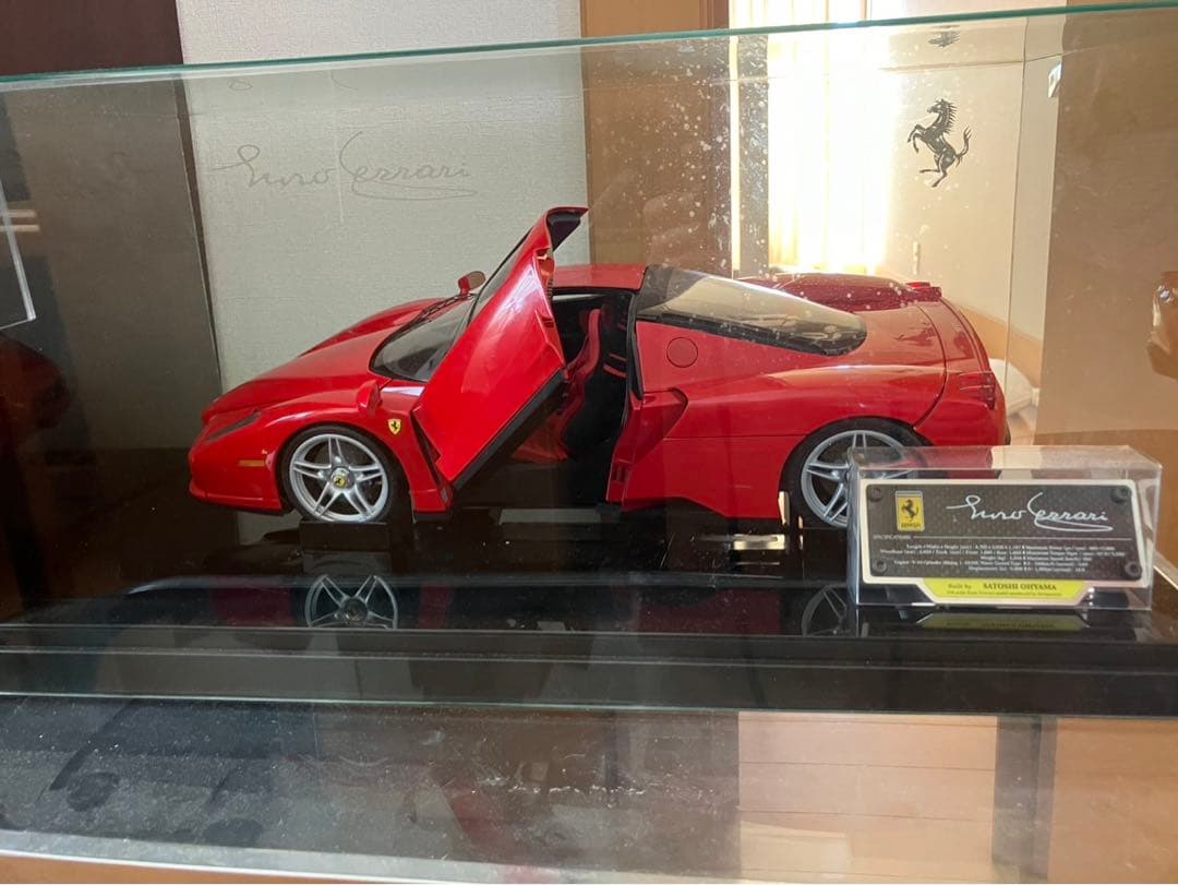 値下げしました。1/10 エンツォフェラーリ完成品 とディスプレイケース