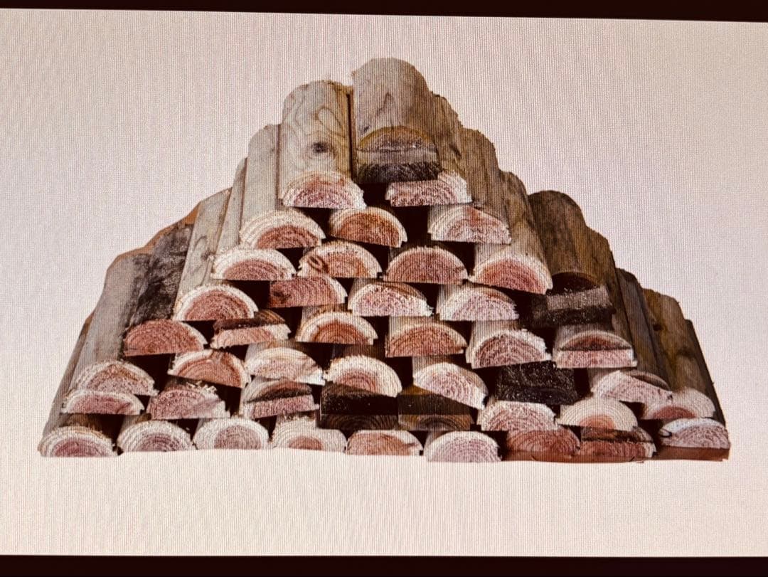 皮無しで半割した杉薪木製パレットで作った箱1基