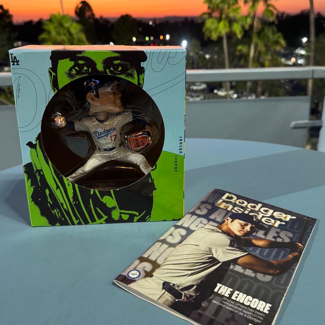 h*m様 訳あり　大谷翔平　ボブルヘッド　投手　ドジャース　来場者限定　冊子付