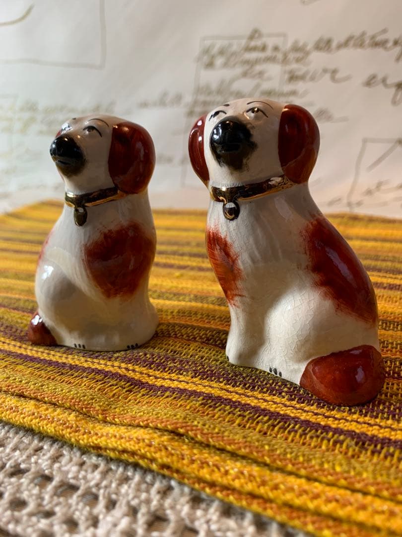 イギリス製　ビンテージのスタッフォードシャードックの可愛いミニの2匹セット！