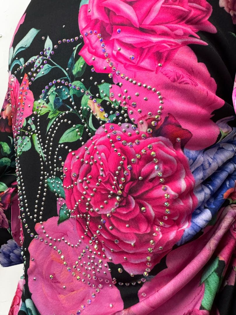 【ラインストーン輝く】新品　ピンク系　花柄プリント社交ダンスカットソーｒ301