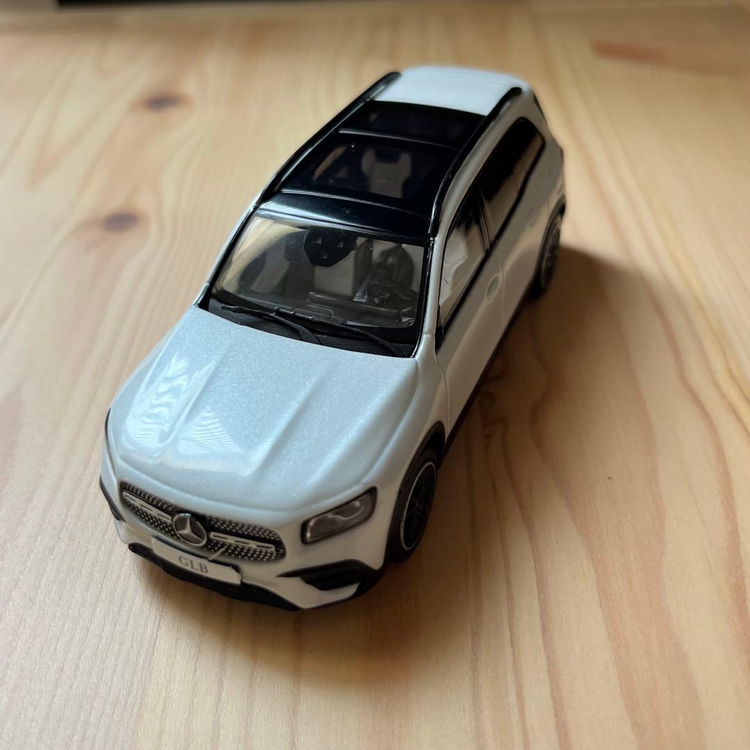 Mercedes-Benz GLB ミニカー ホワイト 1/43