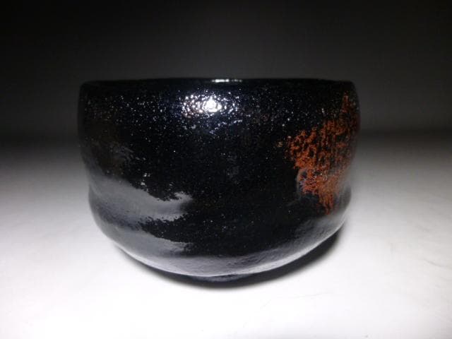 楽吉左衛門　十一代　慶入　黒茶碗／共箱／楽吉左衛門　十四代　覚入極め箱／仕覆