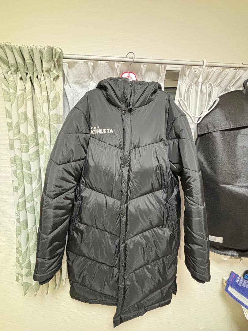ATHLETA フード付き ブラック ダウンベンチコート