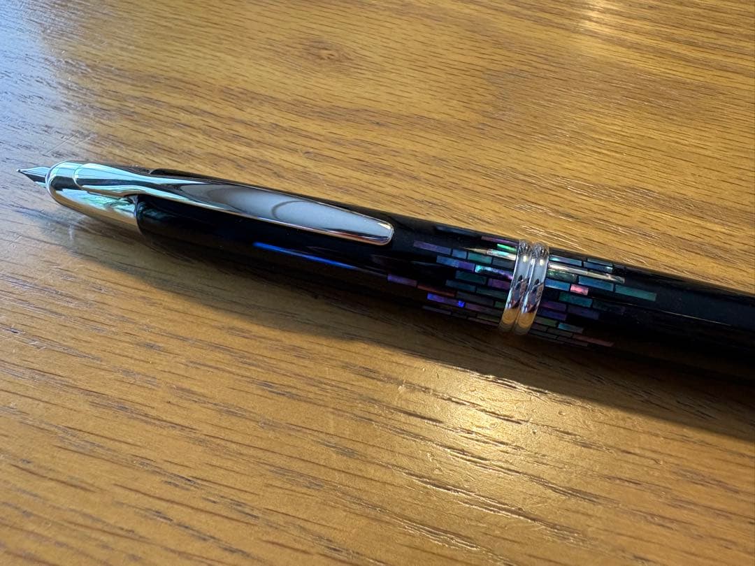 パイロット 万年筆 キャップレス螺鈿 ストライプ F