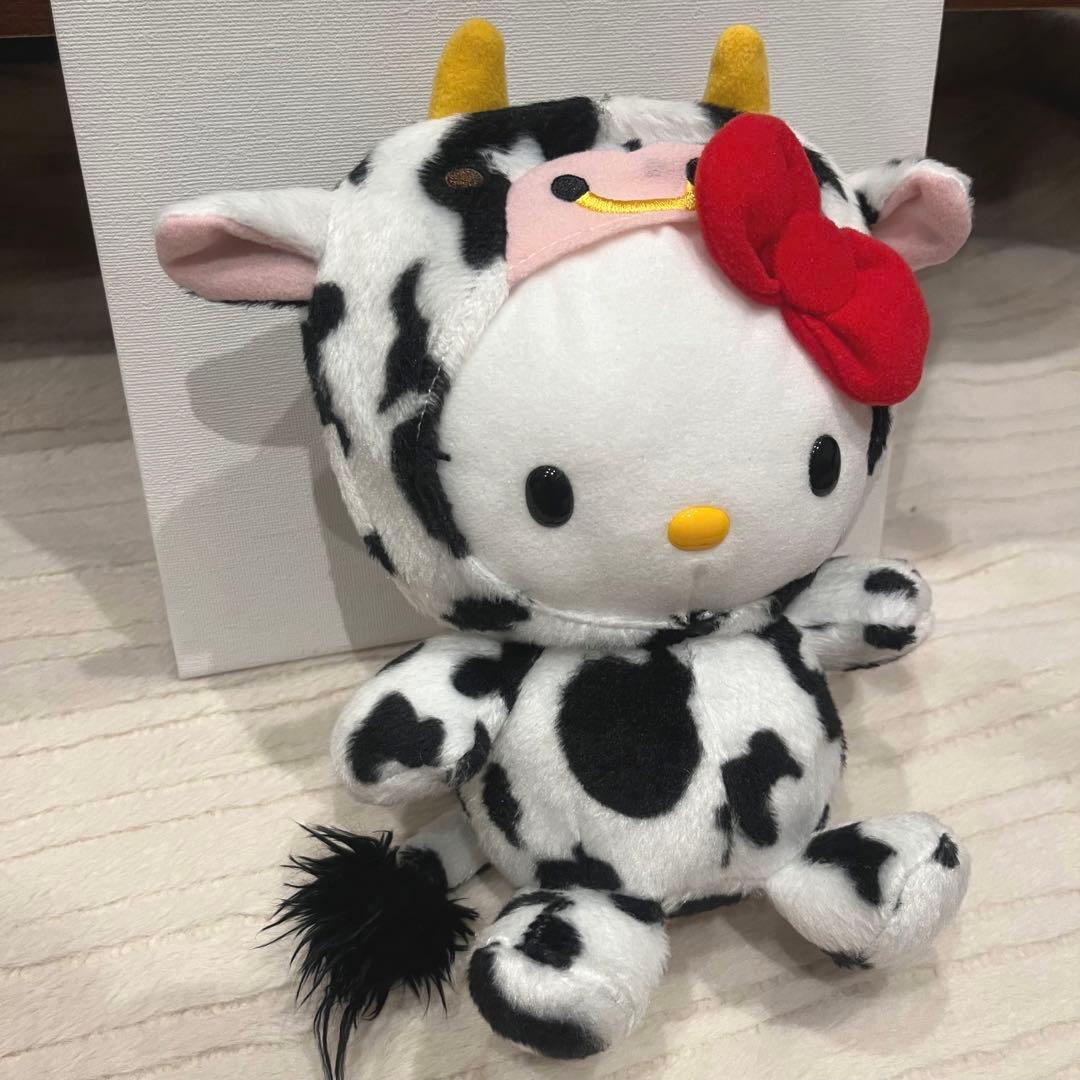 ハローキティ　牛　ウシ　ぬいぐるみ　ヤクルト