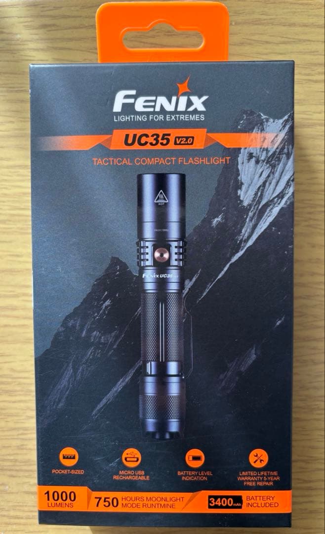 新品未開封　Fenix UC35 V2.0 フラッシュライト最大1000ルーメン