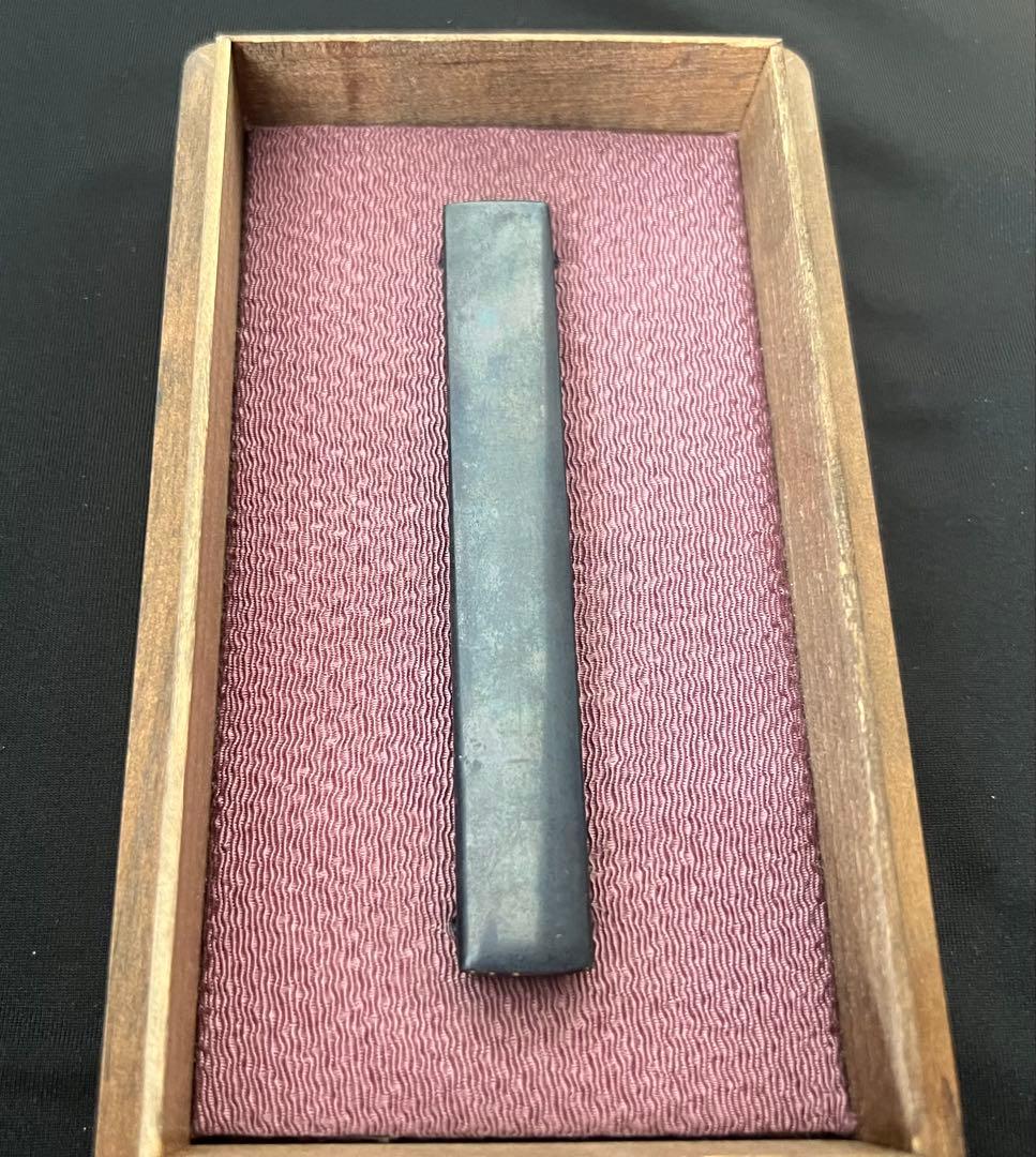 刀装具 小柄(柄のみ) 江戸金工 青龍刀 関羽模様図 箱付き