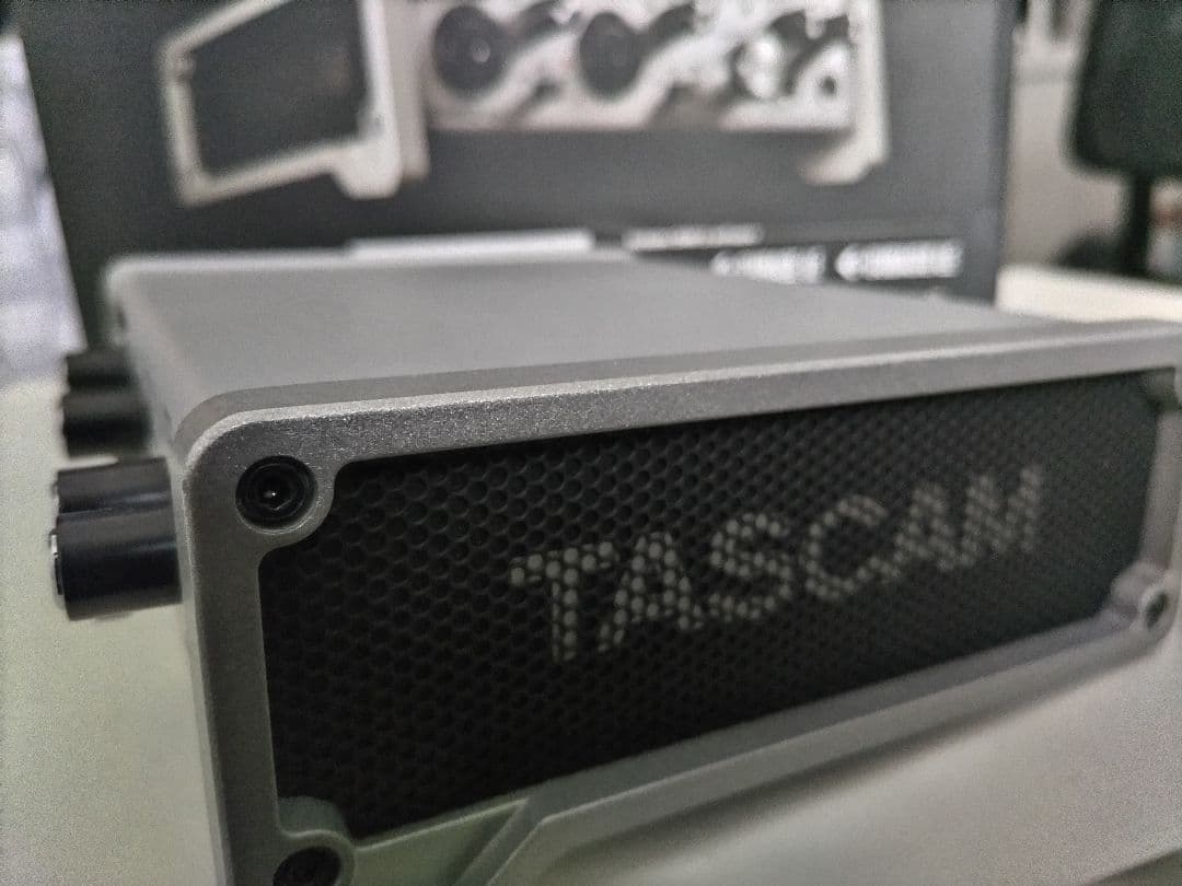 TASCAM SERIES 102i USBオーディオインターフェイス