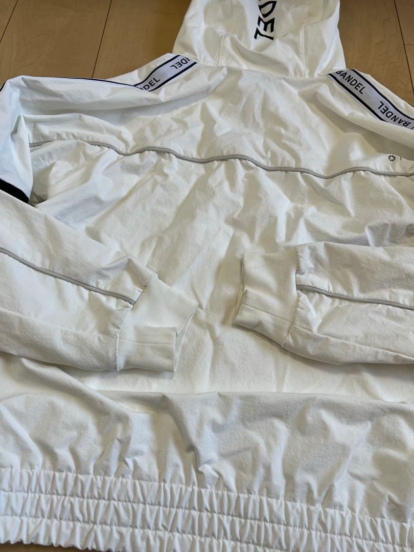 BANDEL フード付きホワイトジャケット