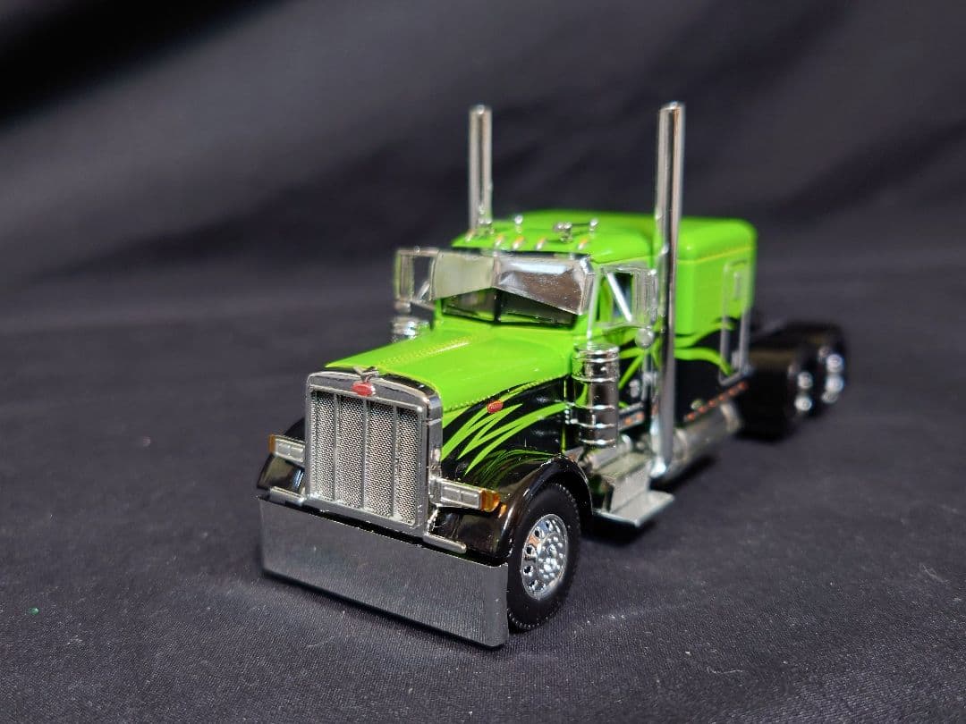 DCP1/64ミニカー Peterbilt379アメリカトラック野郎