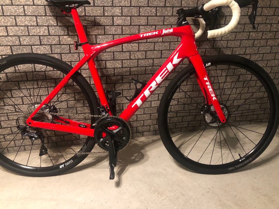 送料込TREK ドマーネSLRロードバイク 赤 DT SWISS ホイール