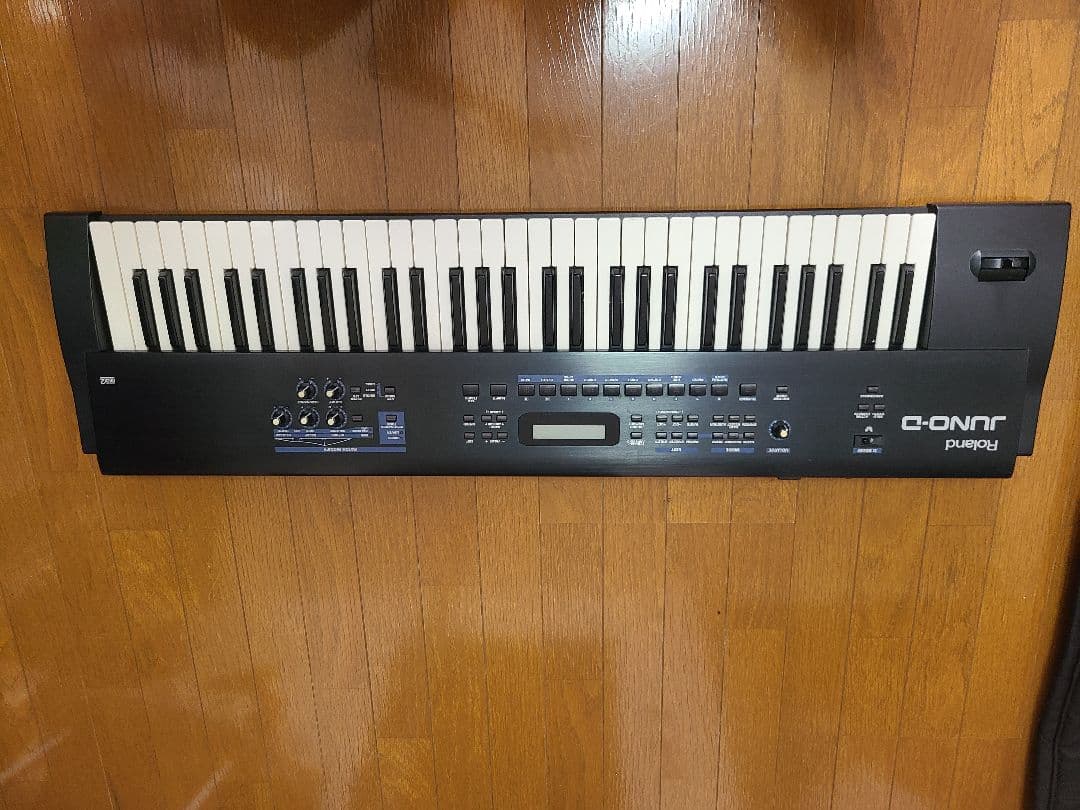 Roland JUNO-D 61鍵シンセサイザー 専用ケース付き