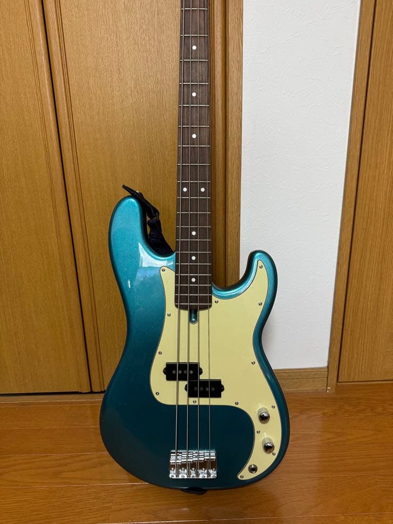 Bacchus エレキベース 青　カバー付き