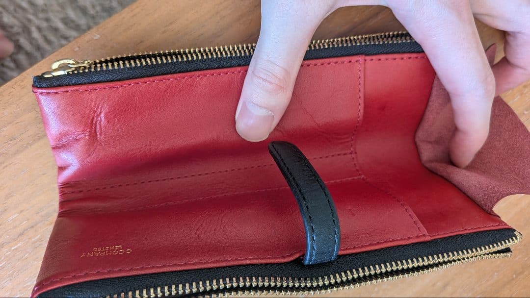 シーカンパニー　ルポペンケース　ブラック×レッド