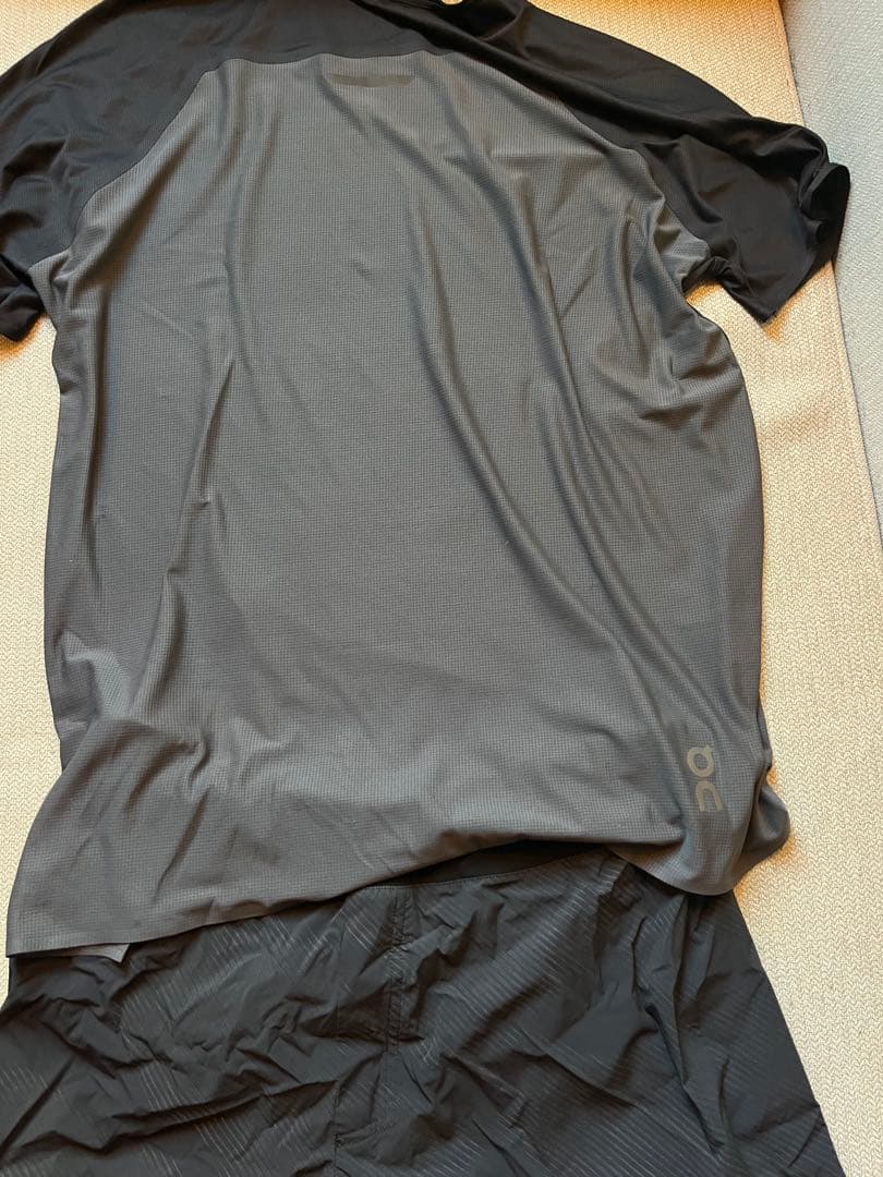 ON performance t ランニング　ウェア　上下　セット