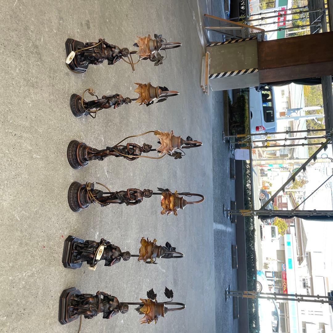 ブロンズ製装飾ランプスタンド