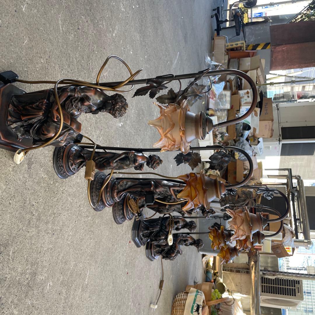 ブロンズ製装飾ランプスタンド