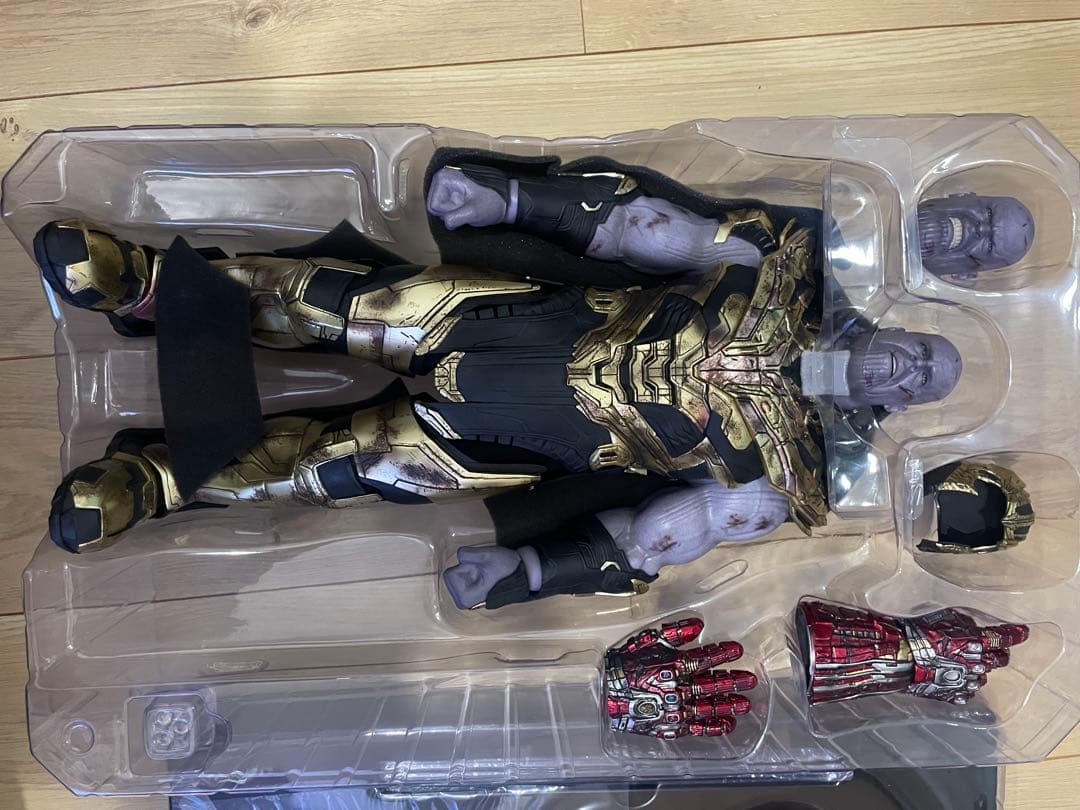 ホットトイズ　サノス　バトルダメージ版 エンドゲーム　ムービーマスターピース