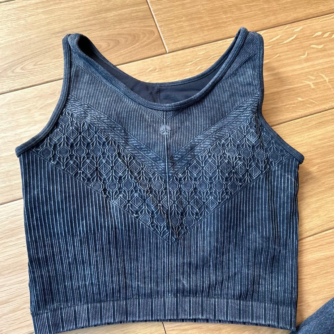 ダークグレー ヨガウェア タンクトップとレギンスセット　アクティブ