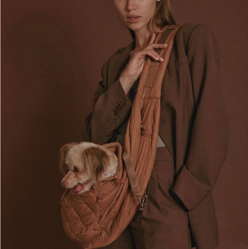 キャメル　キルティング スリングバッグ 小型犬用　犬