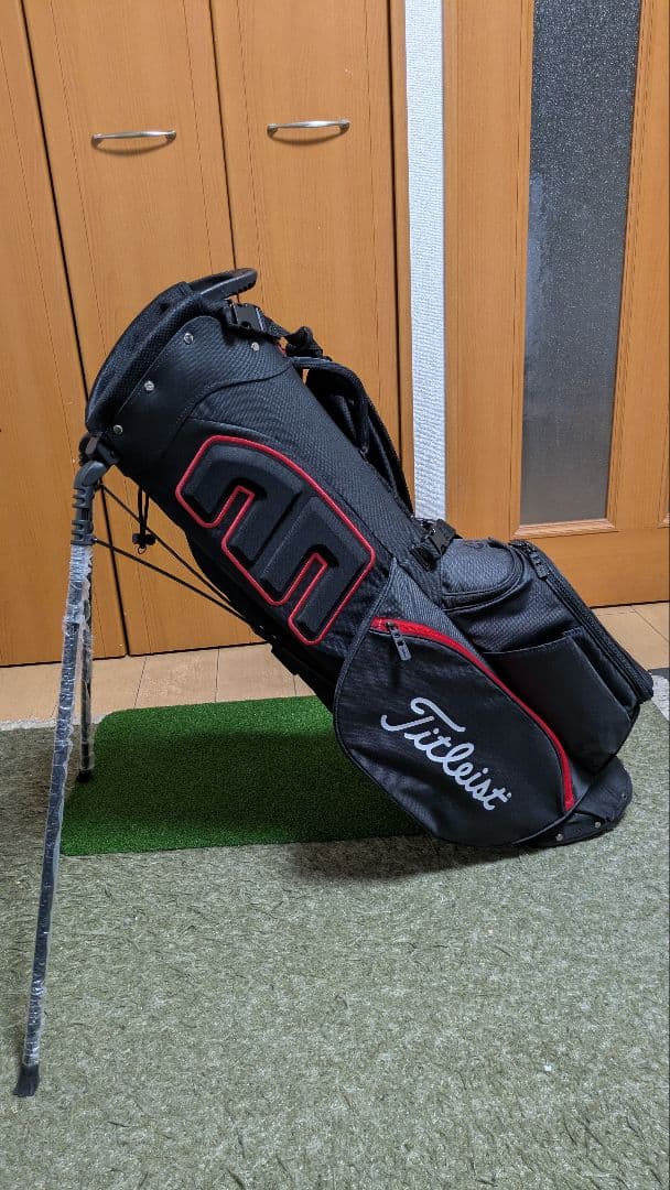 新品同様 タイトリスト Titleist スタンドキャディバッグ 黒/赤