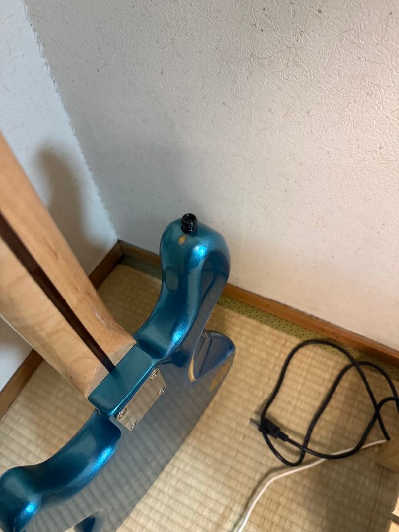 メタリックブルー 4弦エレキベース　ノーブランド　カスタム