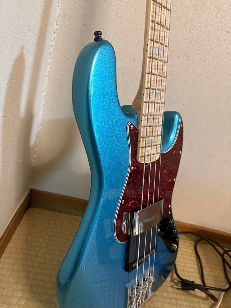 メタリックブルー 4弦エレキベース　ノーブランド　カスタム