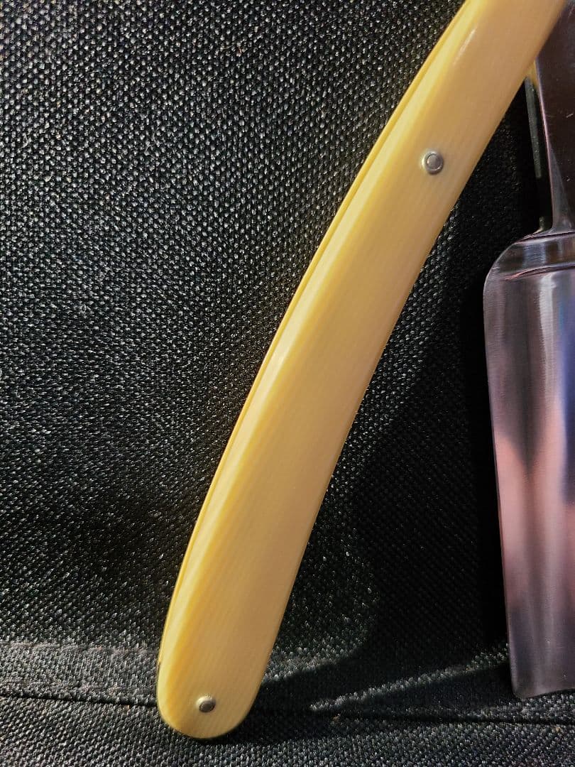 プロ理容師用剃刀　旧型　アンティーク