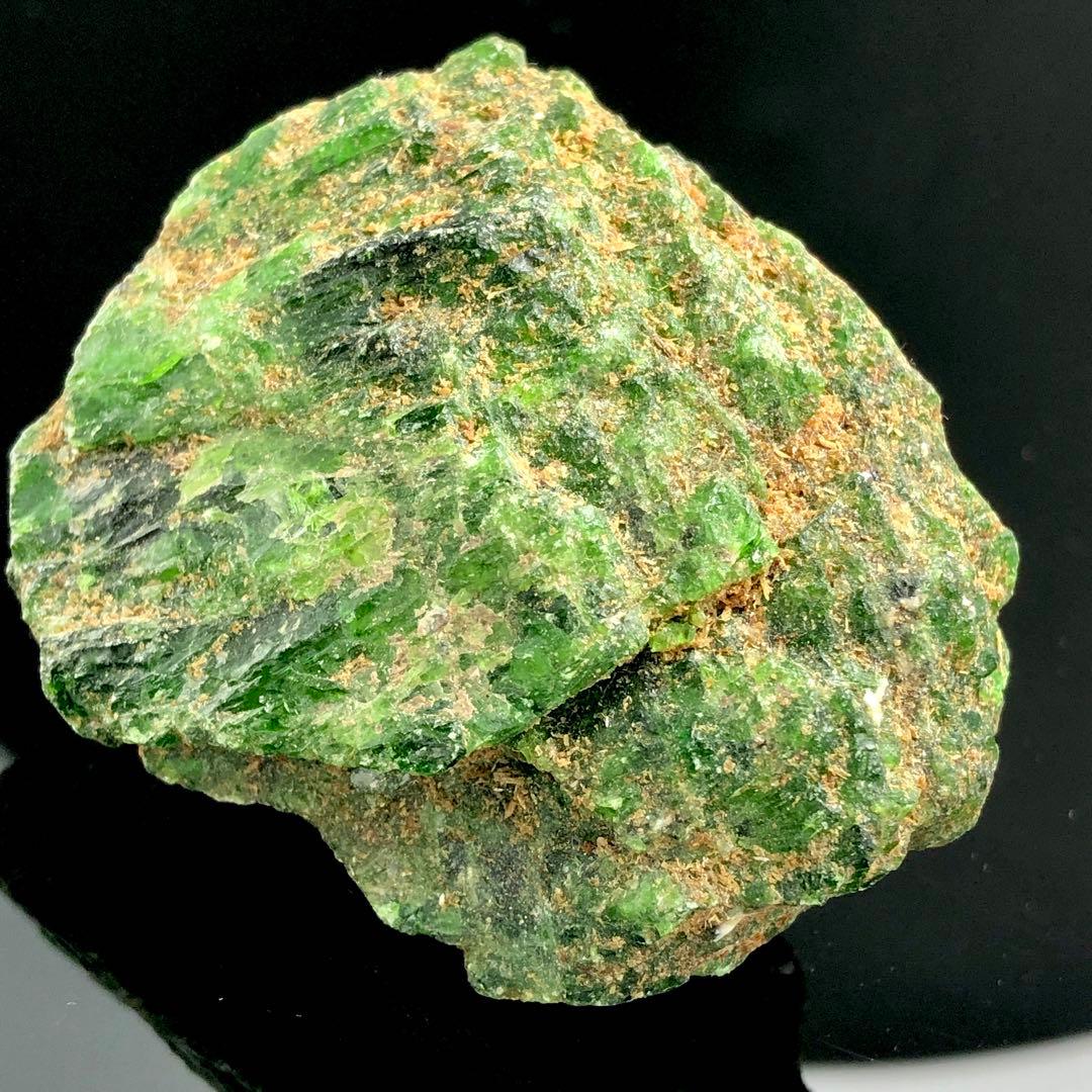 ロシア産クロムダイオプサイト原石y2136/1565