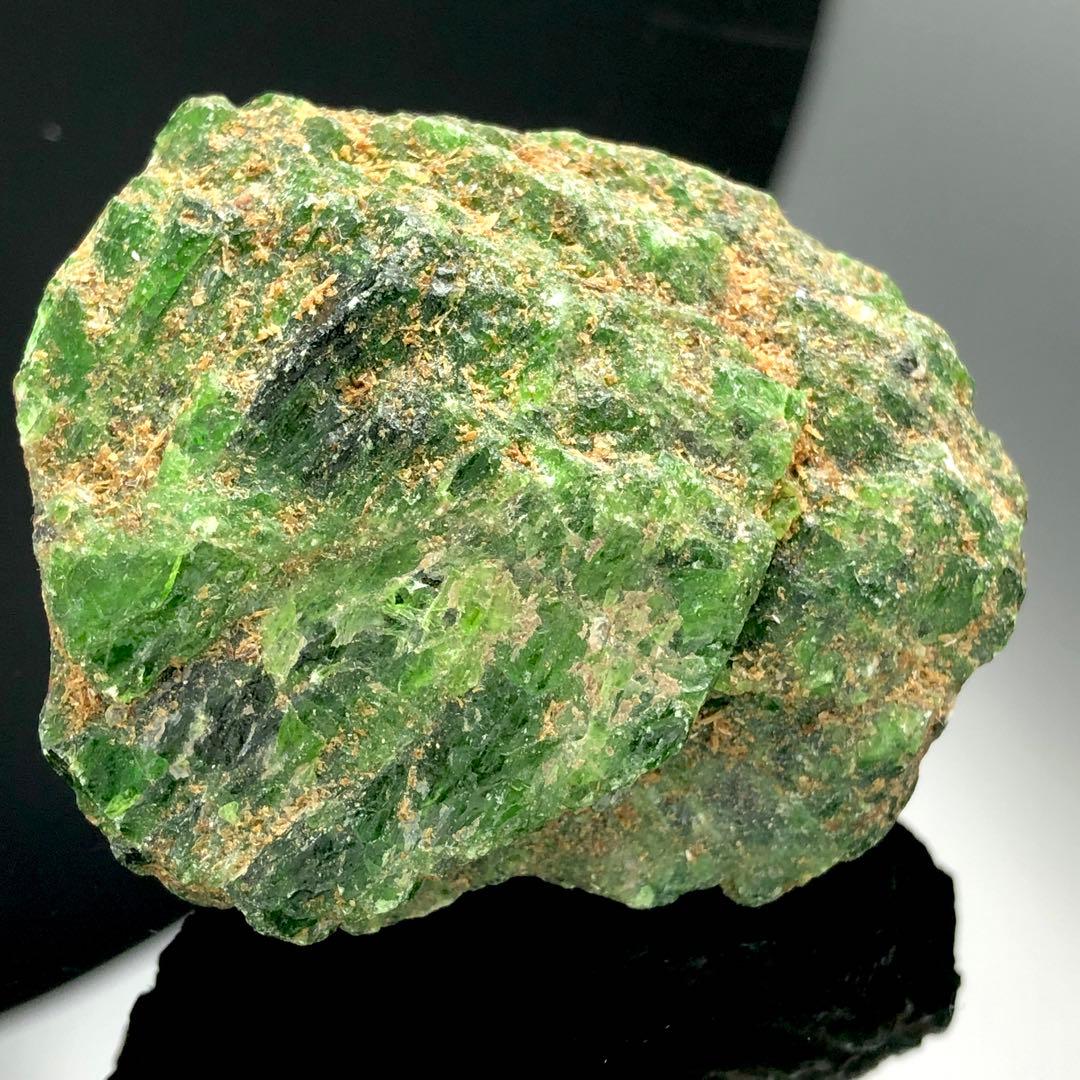 ロシア産クロムダイオプサイト原石y2136/1565