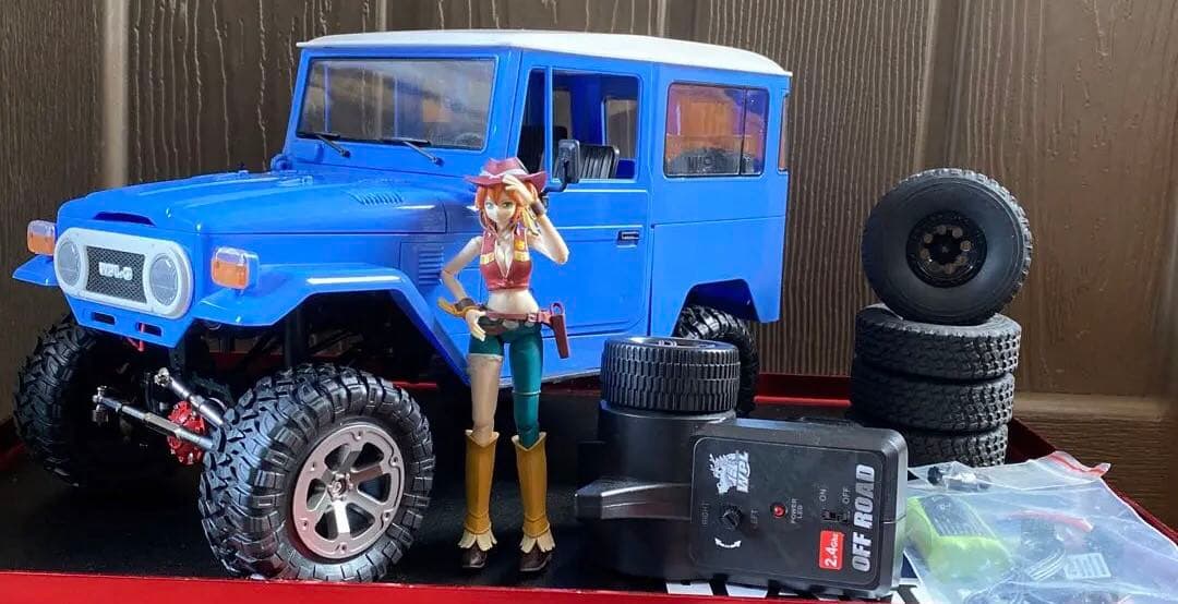 【送料込み】★WPL★C34ランクル完成品カスタム★ドライバーフィギュア付き★