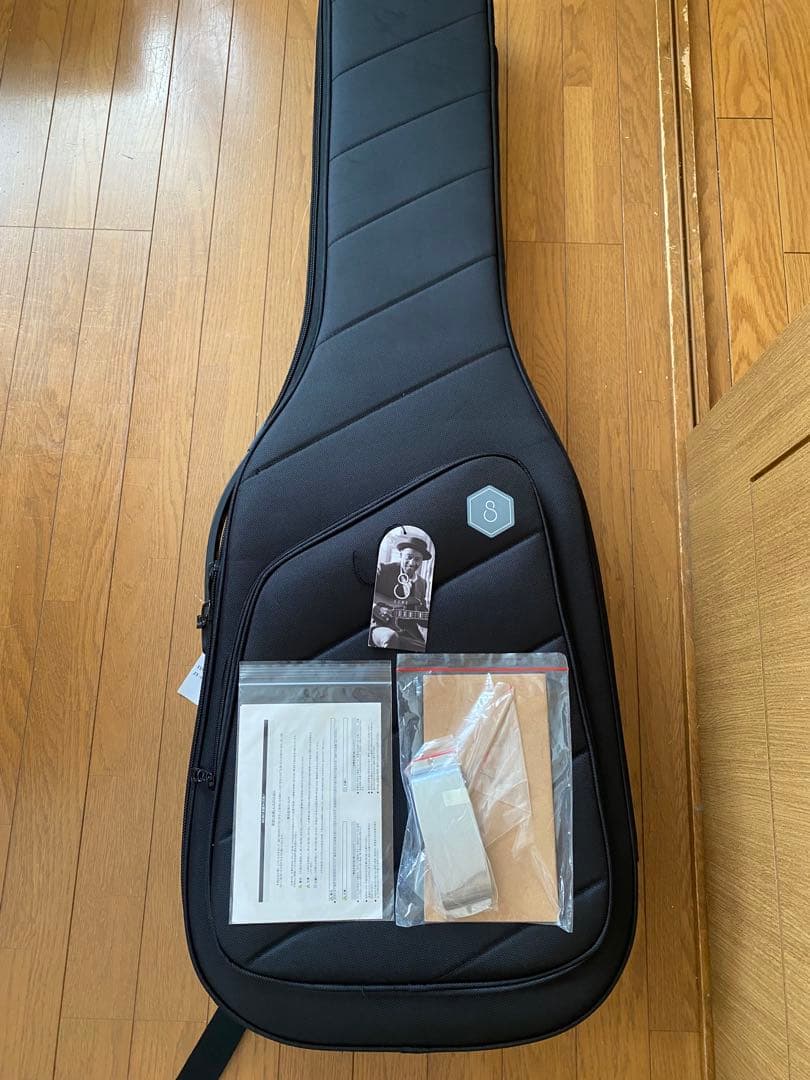 ベース Sire V8 5-String