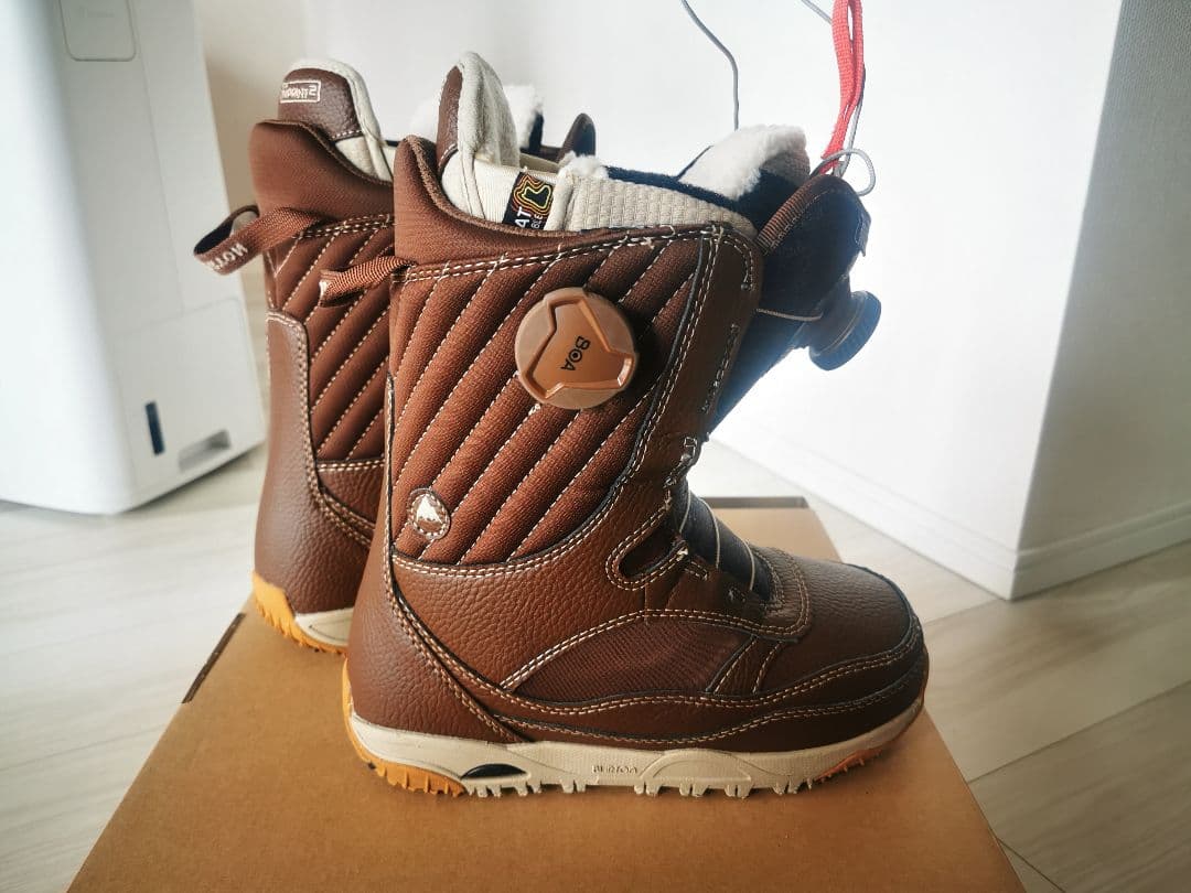 BURTON　レディースブーツ美品　大人気のライムライト　ボア