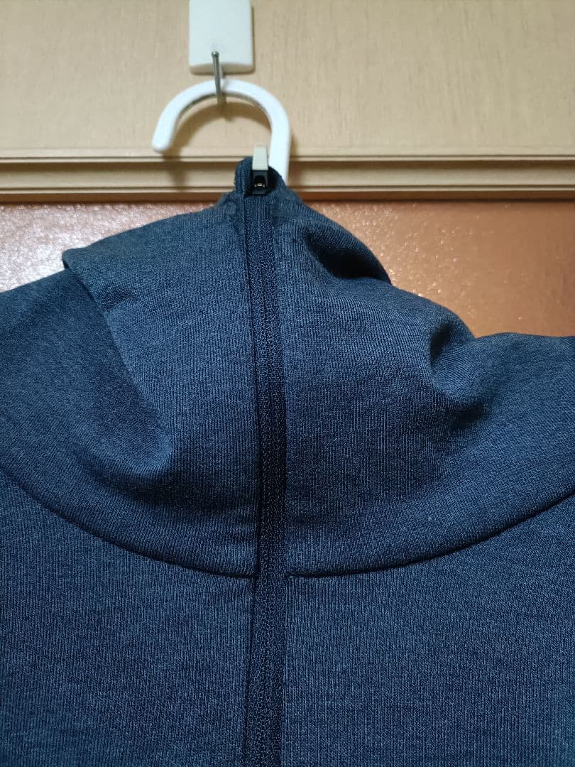 ONダークグレー ハイネックジャケット フード付きセットアップ